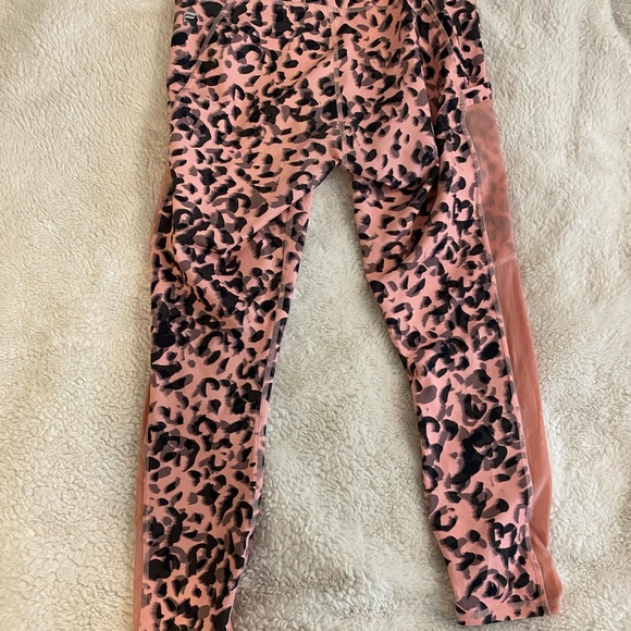 Fabletics Powerhold leggings: pink leopard print - Picture 5 of 6